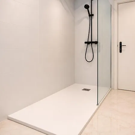 Frontline Centre - Immo Barneda Apartman *